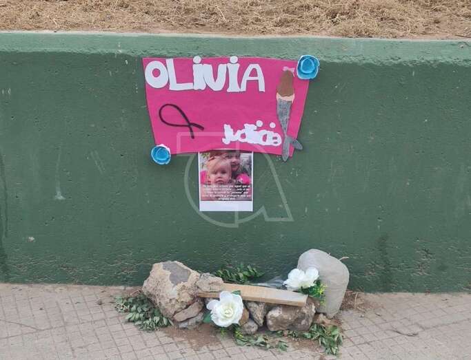 Pequeño altar en memoria de las menores de Tenerife/TA.